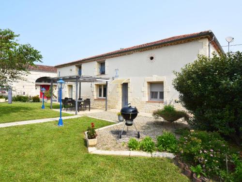 Brax Casa | Holiday Home L'Ostalet de Sarron by Interhome