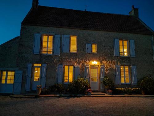 Longues-sur-Mer Casa | Holiday Home La Batterie by Interhome