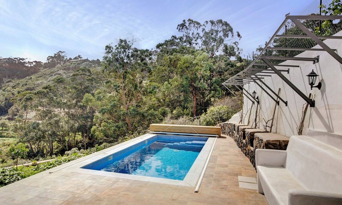 Tegueste Casa | Casa de vacaciones "La Bodega de Julián" con vistas a la montaña, piscina privada y Wi-Fi