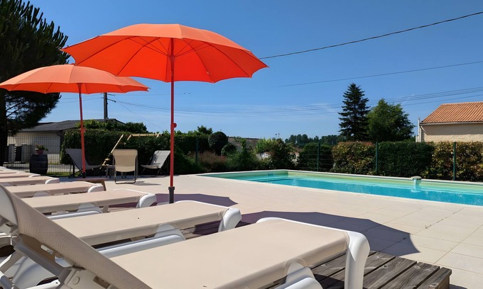 Verrieres Casa | Casa de vacaciones 'La Bonne Chauffe-Col De Cygne' con piscina compartida, terraza privada y Wi-Fi