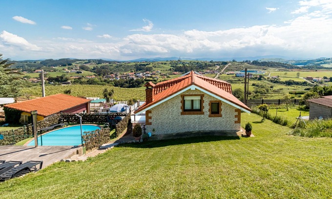 Cuchia Casa | Casa de vacaciones 'La Centinela' con vistas a la montaña, piscina privada y Wi-Fi