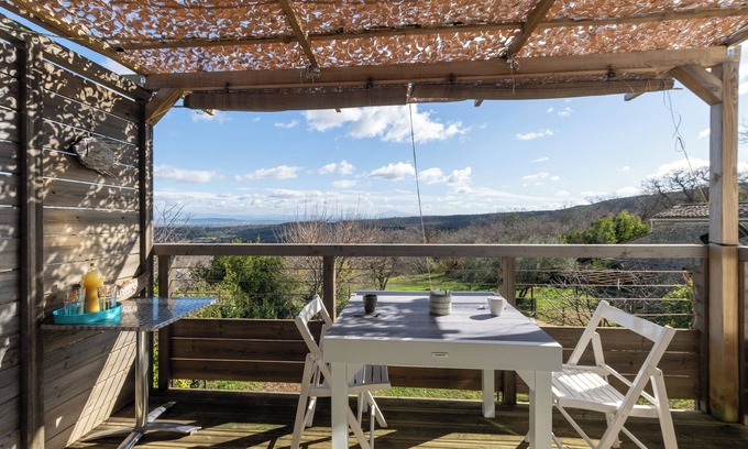 Salazac Casa | Casa de vacaciones 'La Chant Des Tongs - La Canopée' con vistas a la montaña
