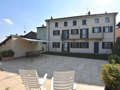 Castana Casa | Holiday Home La Corte Bricca - Casa Padronale by Interhome