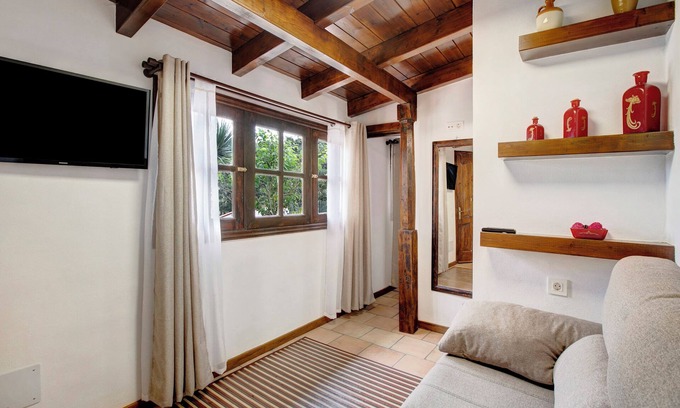 Tegueste Casa | Casa de vacaciones "La Escalincha" con vistas a la montaña, piscina compartida y Wi-Fi