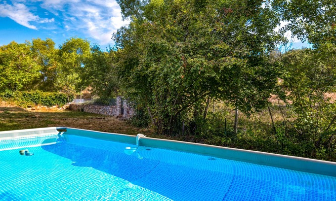 La Tour-Sur-Orb Casa | Holiday Home 'La Trêve' with Mountain View, Wi-Fi and Air Conditioning