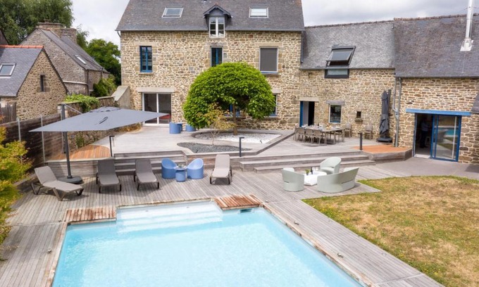 Le Tronchet Casa | Holiday Home La Gentilhommière by Interhome