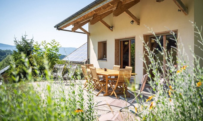 Montagnole Cabaña | Casa de vacaciones 'La Grange Aux Ecureuils 6 Pers' con vistas a la montaña, terraza y jardín