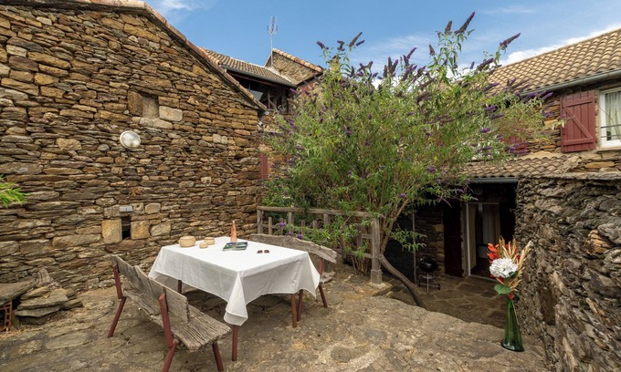 Gravieres Casa | Casa de vacaciones 'La Grange' con vistas a la montaña, piscina compartida y aire acondicionado
