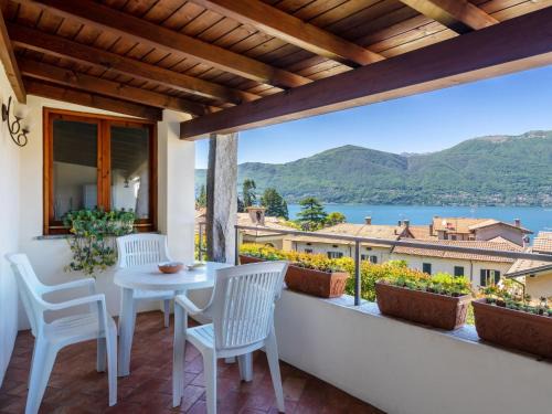 Porto Valtravaglia Casa | Holiday Home La mia Casetta by Interhome