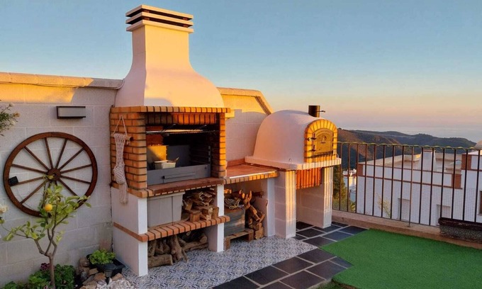 Enix Casa | Casa de vacaciones 'La Mafalda' con vistas al mar, terraza privada y aire acondicionado