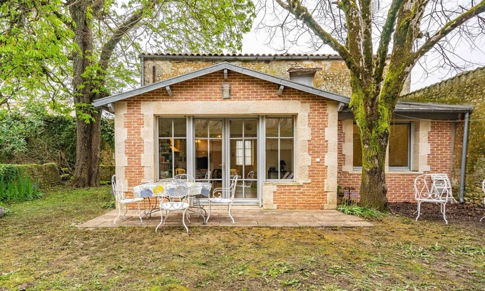 Marennes Casa | Casa de vacaciones 'La Maison Télémaque' con terraza privada, jardín privado y Wi-Fi