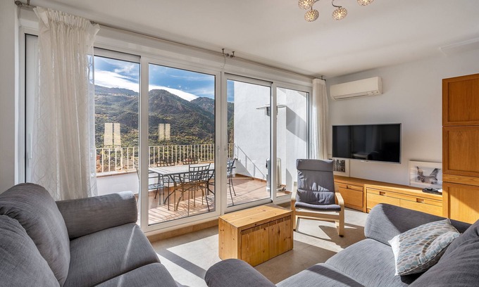 Guejar Sierra Casa | Holiday Home "La Noguera" with Mountain View, Private Terrace & Wi-Fi