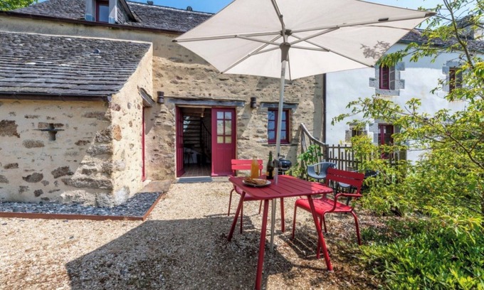 Commana Casa | Casa de vacaciones 'La Petite Maison - Piscine - Spa' con piscina compartida, terraza y Wi-Fi