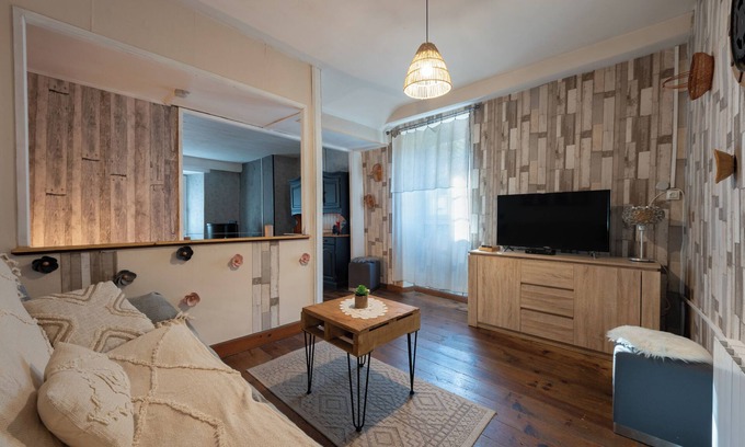 Escot Casa | Casa de vacaciones 'La Pondique' con vistas a la montaña, terraza privada y Wi-Fi