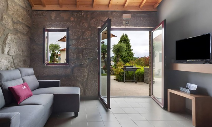 Guilhofrei Casa | Casa de vacaciones 'Lagar T1' con vistas al lago, Wi-Fi y aire acondicionado