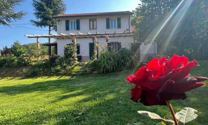 Osiglia Casa | Casa vacacional 'La Rosa sul Lago' apta para mascotas, con jardín privado, spa y Wi-Fi