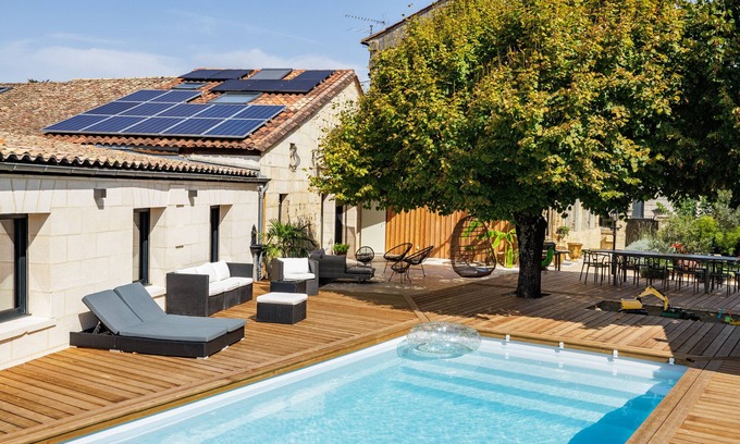 Montagne Casa | Holiday Home 'La Suite - Balnéo Privative' with Shared Pool, Wi-Fi and Air Conditioning