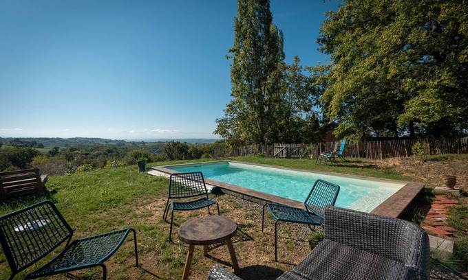 Malabat Casa | Casa de vacaciones 'La Toumet' con vistas a la montaña, piscina privada y Wi-Fi