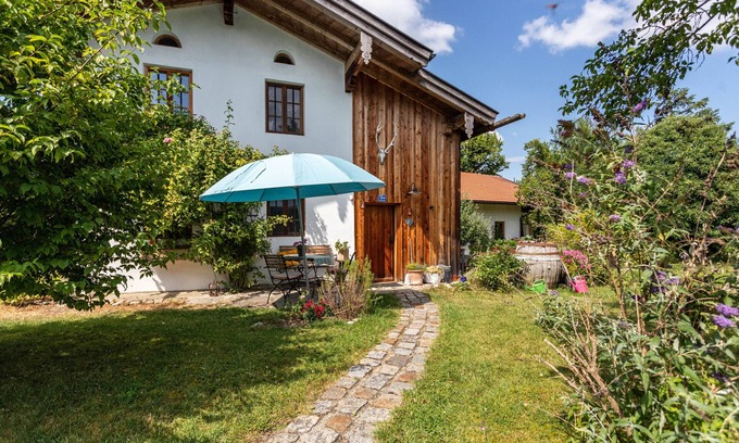 Chieming Apartamento | Casa de vacaciones 'Landhaus Gustl' con terraza privada, jardín privado y Wi-Fi