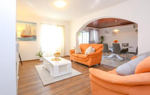 Mravince Apartamento | Holiday Home Lany