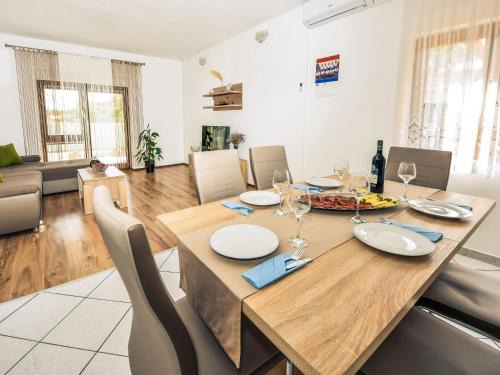 Pridraga Casa | Holiday Home Laura by Interhome