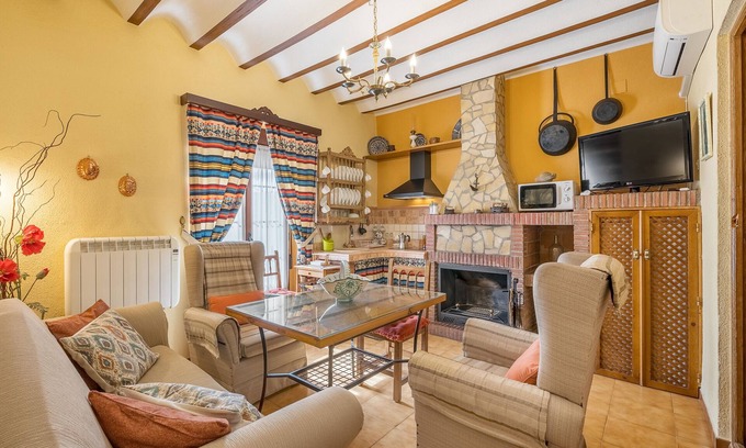 Hinojares Casa | Casa de vacaciones 'Lavanda' con vistas a la montaña, Wi-Fi y aire acondicionado