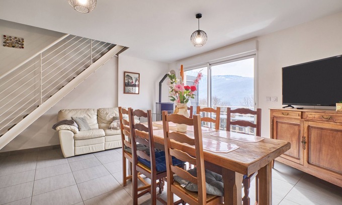 Sechilienne Apartamento | Holiday Home 'Le Bien-être De La Nature' with Mountain View, Private Terrace and Wi-Fi