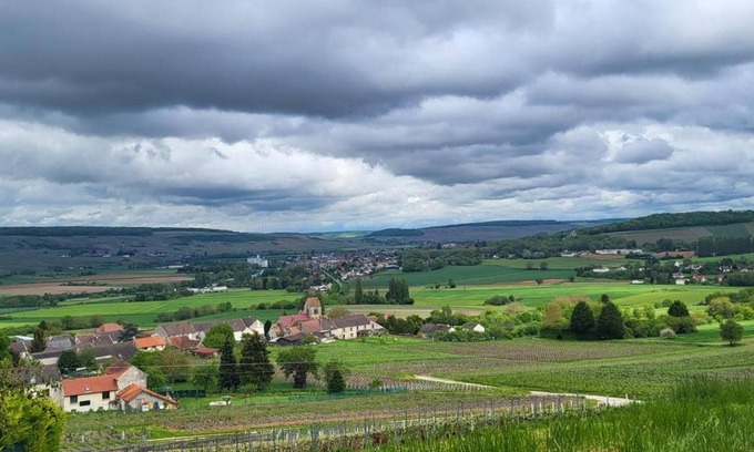 Dormans Casa | Casa de vacaciones 'Le Coq De Champagne' con vistas a la montaña, Wi-Fi y aire acondicionado