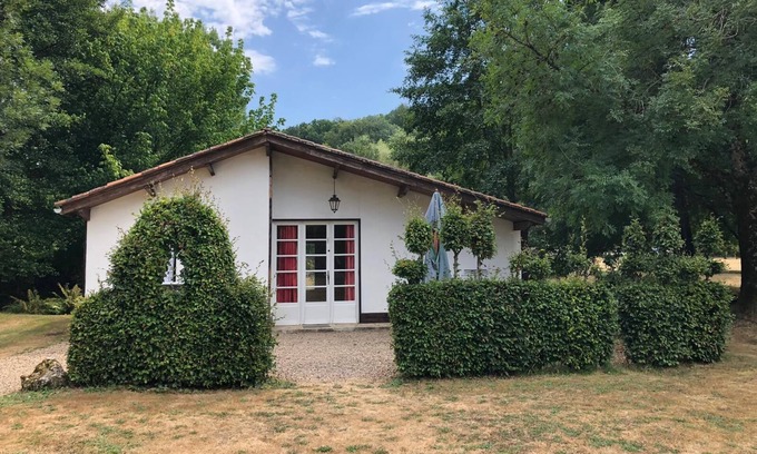 Varaignes Casa | Casa de vacaciones 'Le Fil De L'eau' con piscina compartida, terraza privada y jardín compartido