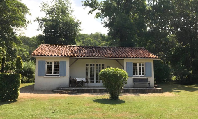 Varaignes Casa | Casa de vacaciones 'Le Lavoir' con piscina compartida, terraza privada y jardín compartido