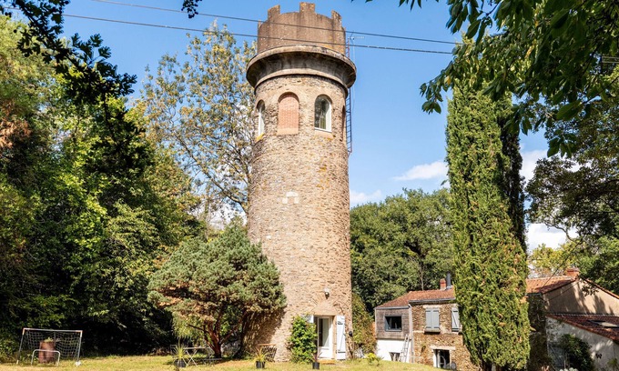 Vertou Casa | Casa de vacaciones 'Le Moulin De Pen Hoêt' con jardín compartido