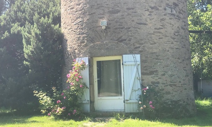 Vertou Casa | Holiday Home 'Le Moulin De Pen Hoêt' with Shared Garden