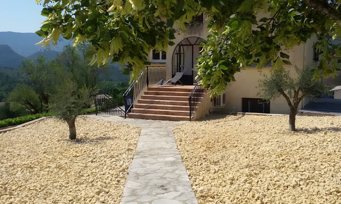 Condorcet Casa | Casa Vacacional 'Le Petit Tilleul' con Vista a la Montaña, Wi-Fi y Aire Acondicionado