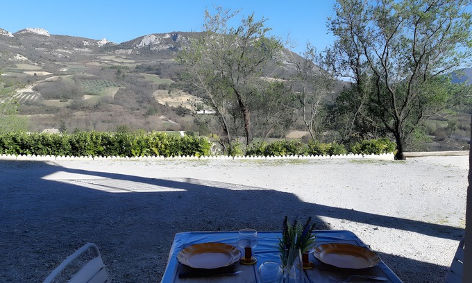 Condorcet Casa | Casa de vacaciones 'Le Petit Tilleul' con vistas a la montaña, Wi-Fi y aire acondicionado