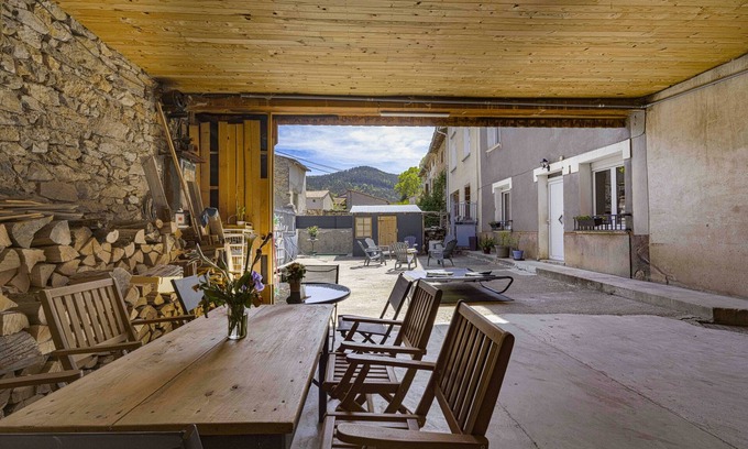 Roquefeuil Casa | Casa de vacaciones 'Le Pic Du Midi' con vistas a la montaña, terraza compartida y Wi-Fi