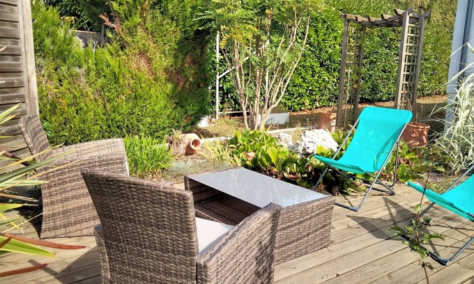 Bourges Casa | Casa de vacaciones 'Léa' con terraza compartida, jardín compartido y Wi-Fi