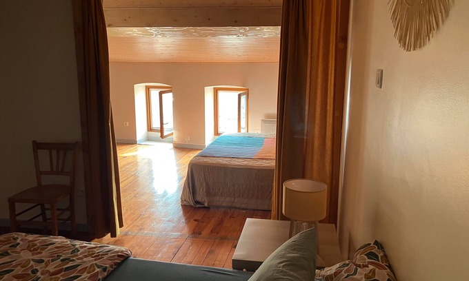Saint-Andeol Casa | Casa de vacaciones 'Les Bleuets' con vistas a la montaña y jardín privado