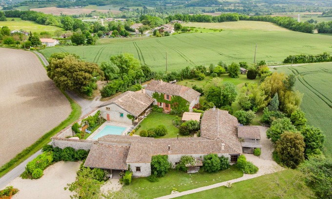 Monflanquin Casa | Holiday Home 'Les Figuiers De Monflanquin' with Pool, Terrace, Garden & Wi-Fi