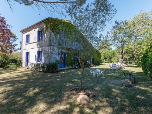 Vaux-sur-Mer Casa | Holiday Home Les Figuiers by Interhome