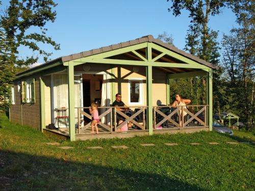 Beynat Casa | Holiday Home Les Hameaux de Miel by Interhome