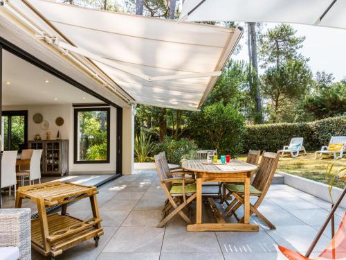 Ronce-les-Bains Casa | Holiday Home Les Narcisses by Interhome