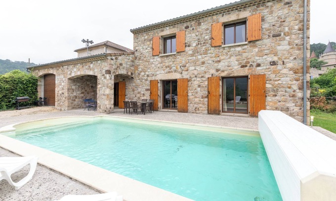 Chambonas Casa | Casa de vacaciones 'Les Sources Gîte Les Pêchers' con piscina privada, terraza compartida