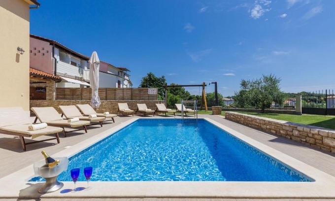 Stinjan Casa | Holiday Home Licardo by Interhome