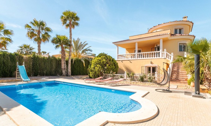 Mutxamel Casa | Casa de vacaciones 'Limonita' con piscina privada, Wi-Fi y aire acondicionado