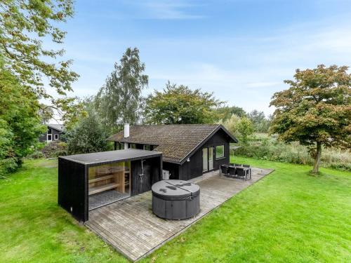 Idestrup Casa | Holiday Home Litle - 30m from the sea by Interhome