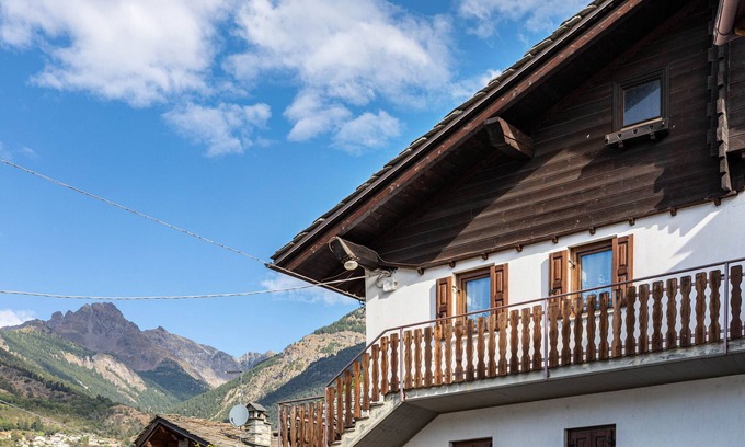 Nus Casa | Casa Vacanze 'Lo Sondzo' con Vista a la Montaña, Terraza Compartida y Wi-Fi