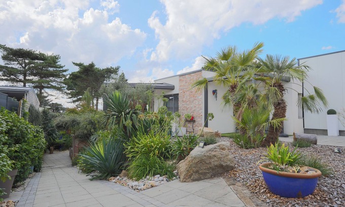 Trebeurden Casa | Casa de vacaciones 'Logement À Trebeurden 800m Plage' con terraza privada