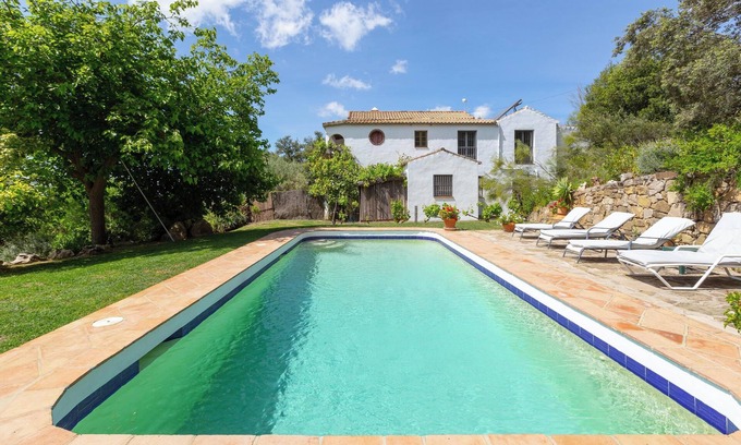 Gaucín Casa | Casa de vacaciones "Los Algarrobos Gaucin" con vistas a la montaña, piscina, balcón y terraza