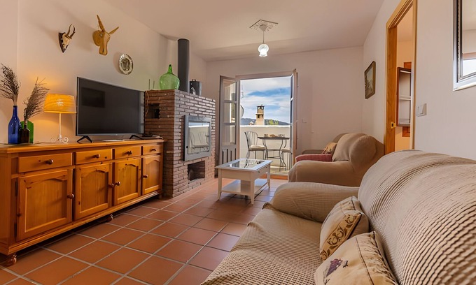 Capileira Casa | Casa de vacaciones 'Los Compadres' con vistas a la montaña, piscina compartida y Wi-Fi