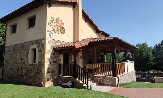 Sotillo del Rincon Casa | Casa de vacaciones 'Los Robles 2' con vistas a la montaña, terraza privada y Wi-Fi